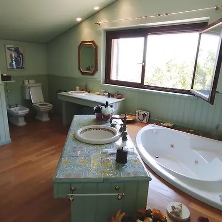 Regno: Elegante Con Piscina Immersa Nel Verde Villa