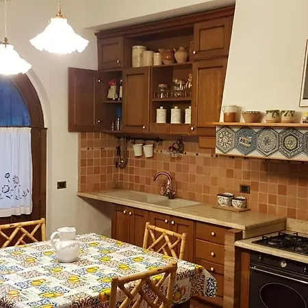 Regno: Elegante Con Piscina Immersa Nel Verde Villa