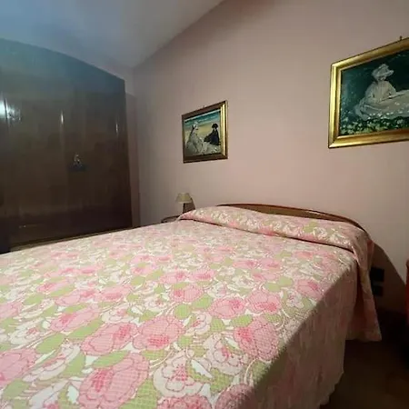 Regno: Elegante Con Piscina Immersa Nel Verde Villa